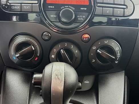Used 2012 MAZDA MAZDA2 Sport FWD image 21