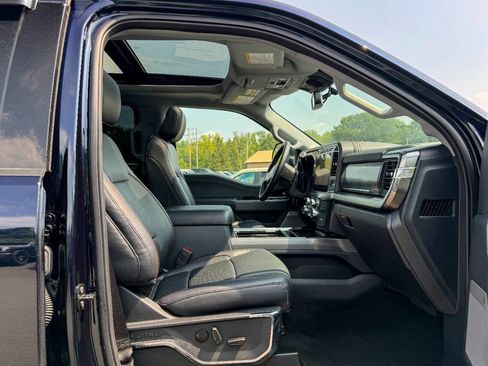 Used 2024 Ford F250 Lariat w/ Black Appearance Package image 9