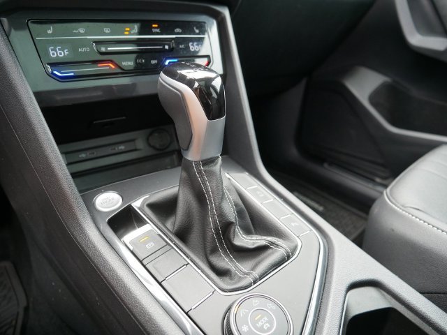 Certified 2024 Volkswagen Tiguan SE R-Line AWD/4WD image 29