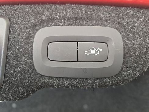Used 2019 Volvo S60 T6 R-Design image 29
