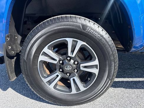 Used 2016 Toyota Tacoma TRD Sport w/ Premium & Technology Package AWD/4WD image 31