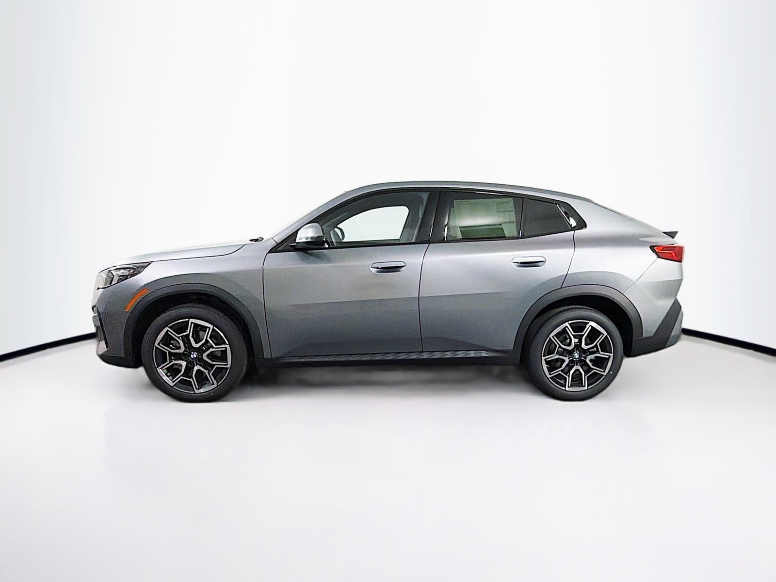 New 2026 BMW X2 xDrive28i w/ Convenience Package AWD/4WD image 4