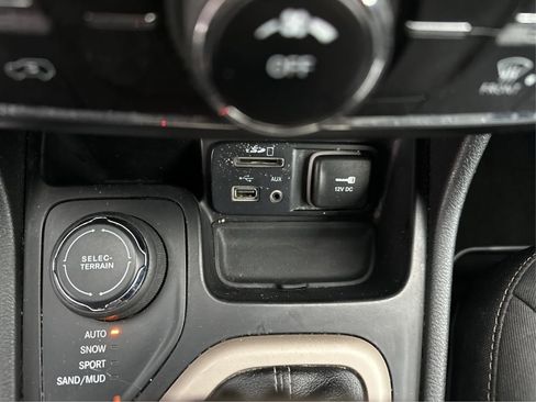 Used 2014 Jeep Cherokee Latitude AWD/4WD image 27