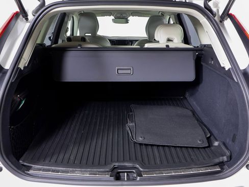 Used 2025 Volvo XC60 B5 Ultra w/ Protection Package Premier image 35