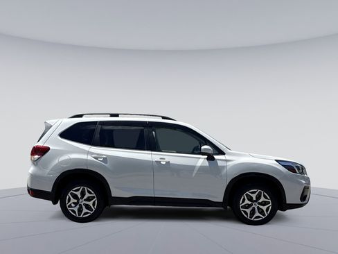 Used 2021 Subaru Forester Premium AWD/4WD image 9