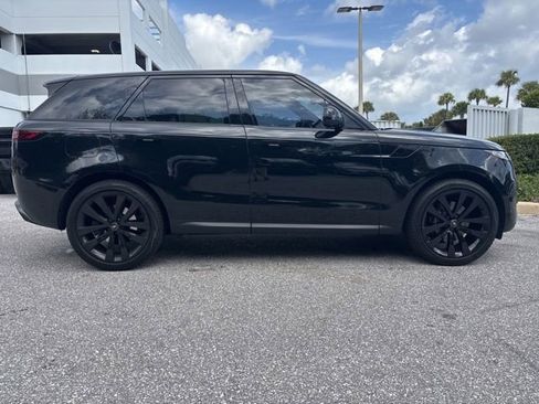 Used 2023 Land Rover Range Rover Sport SE image 2