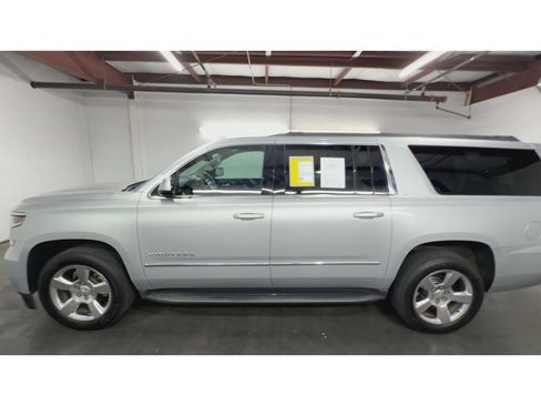 Used 2016 Chevrolet Suburban LT RWD image 5