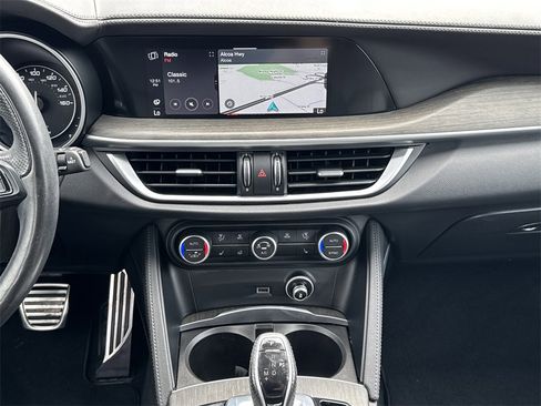 Used 2022 Alfa Romeo Stelvio Ti image 12