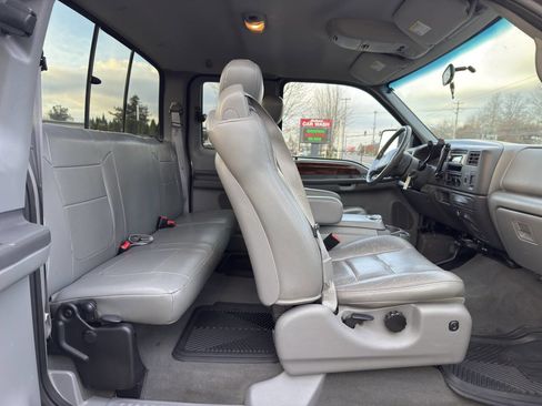 Used 2002 Ford F250 Lariat image 11