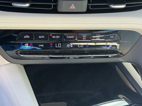 Used 2023 Buick Envision Avenir image 23