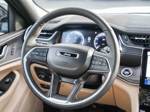 New 2025 Jeep Grand Cherokee L Limited image 15