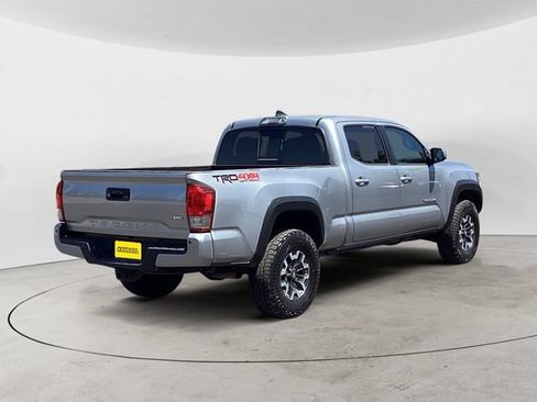 Used 2017 Toyota Tacoma TRD Off-Road AWD/4WD image 5