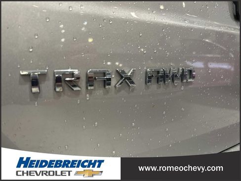 Used 2021 Chevrolet Trax LT w/ LT Convenience Package AWD/4WD image 35