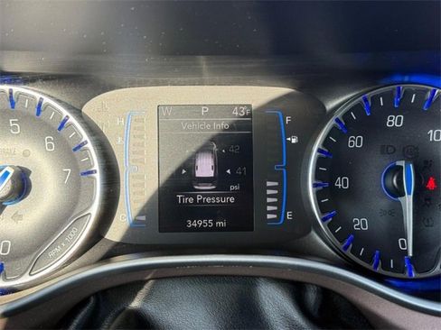 Used 2024 Chrysler Voyager LX image 22