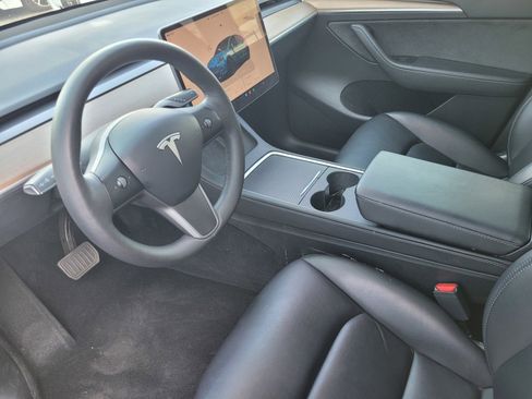 Used 2023 Tesla Model Y Long Range image 19