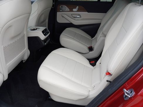 Used 2024 Mercedes-Benz GLS 450 4MATIC image 31