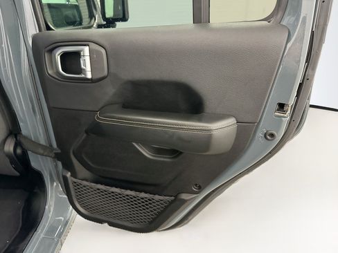 Used 2024 Jeep Wrangler Unlimited Sahara AWD/4WD image 30