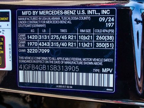 Used 2025 Mercedes-Benz GLE 450e 4MATIC w/ AMG Line Interior image 15