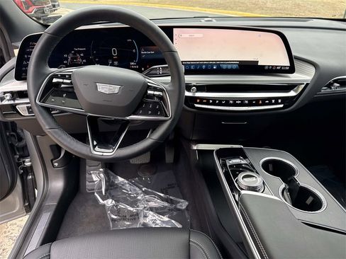 Used 2025 Cadillac Lyriq Luxury w/ LPO, Floor Liner Package image 20