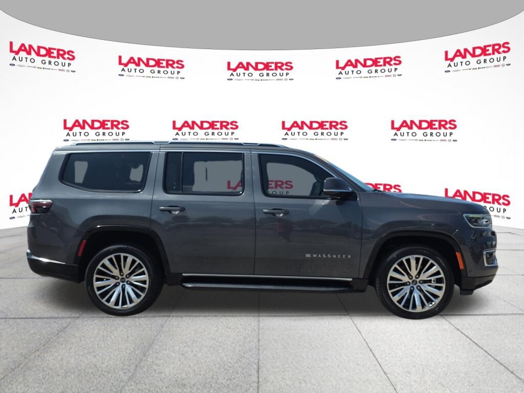 Used 2022 Jeep Wagoneer Series II RWD image 2