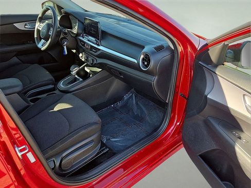 Used 2024 Kia Forte LXS image 10