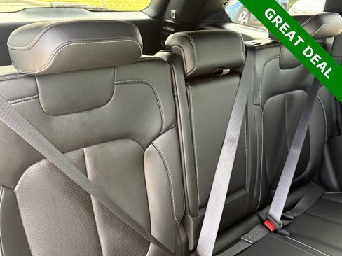 Used 2025 Jeep Grand Cherokee Limited w/ Luxury Tech Group II image 36