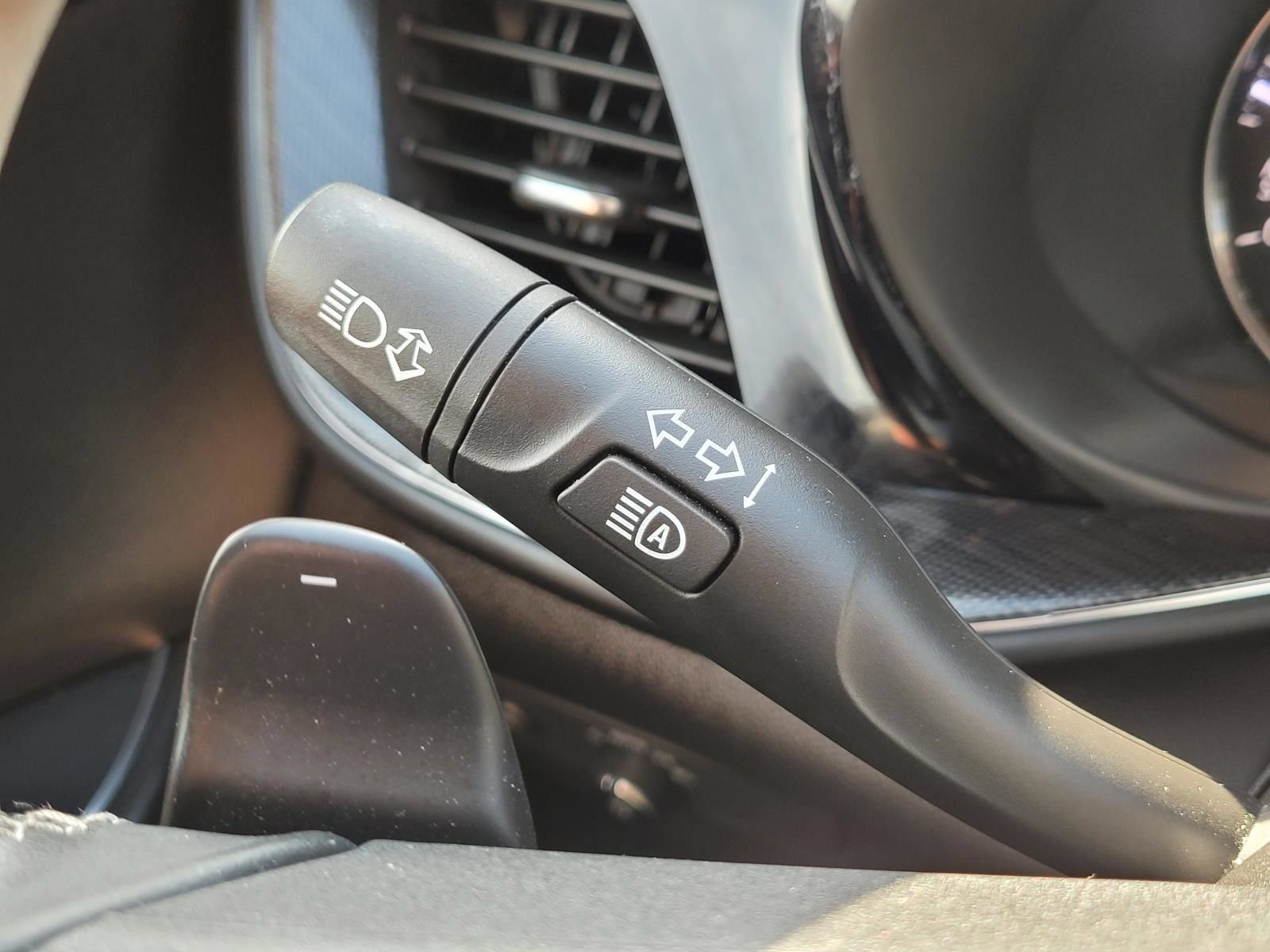 Used 2023 Buick Envision Essence w/ Sport Touring Package FWD image 32