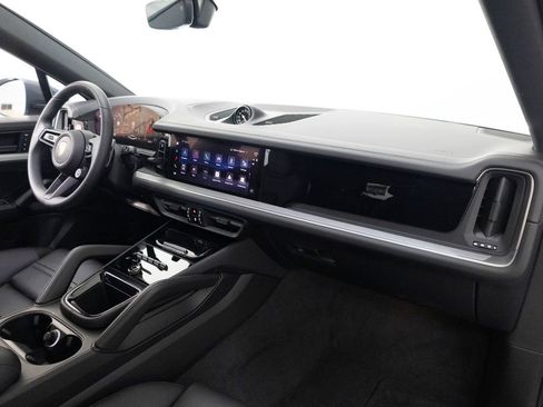 Certified 2026 Porsche Cayenne Coupe AWD/4WD image 31