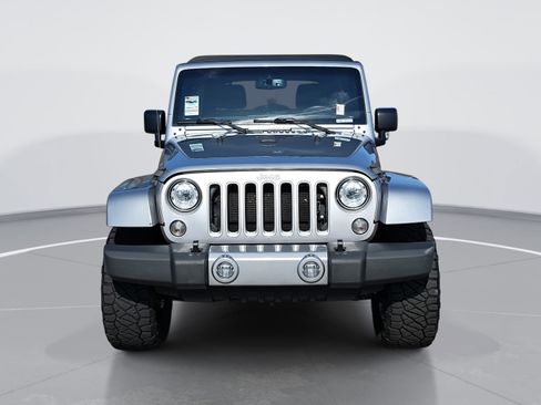 Used 2018 Jeep Wrangler Unlimited Sahara w/ Connectivity Group image 8