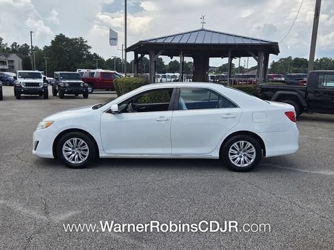 Used 2014 Toyota Camry LE FWD image 4