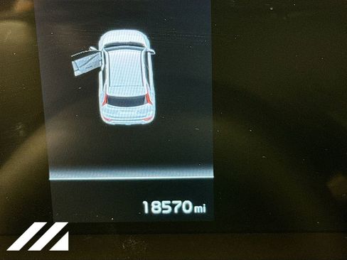 Used 2024 Kia Niro EX Touring FWD image 14
