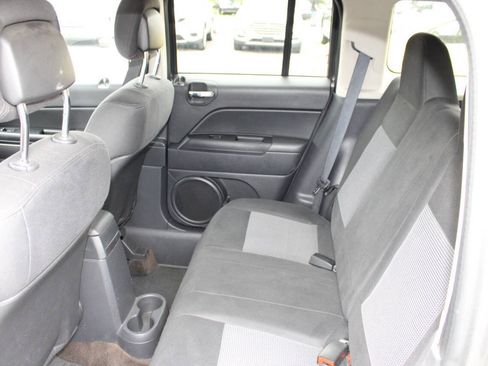 Used 2013 Jeep Patriot Latitude w/ Sun/Sound Group AWD/4WD image 17
