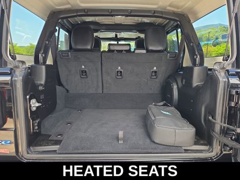 Used 2022 Jeep Wrangler Unlimited Sahara AWD/4WD image 7