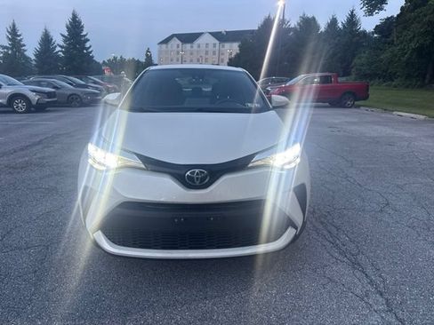 Used 2020 Toyota C-HR XLE FWD image 8