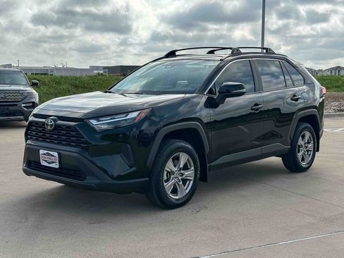 Used 2025 Toyota RAV4 XLE w/ Convenience Package FWD image 7