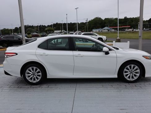 Used 2018 Toyota Camry LE FWD image 6