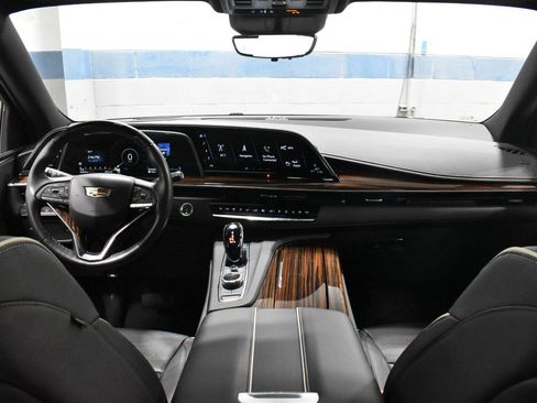Certified 2023 Cadillac Escalade ESV Premium Luxury AWD/4WD image 6