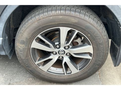 Used 2018 Toyota RAV4 XLE image 4