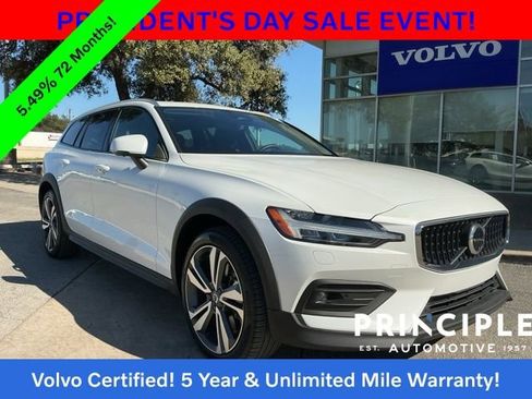 Certified 2025 Volvo V60 B5 Cross Country Plus image 1