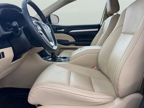 Certified 2019 Toyota Highlander XLE image 15