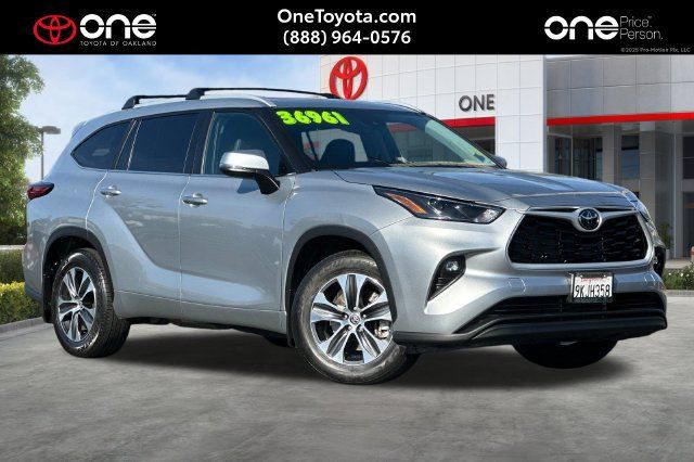 Used 2023 Toyota Highlander XLE FWD 360° Tour