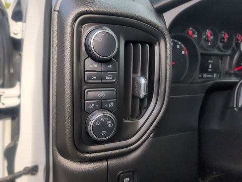 Used 2020 Chevrolet Silverado 1500 Custom w/ Custom Value Package AWD/4WD image 21