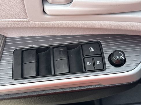 Certified 2026 Toyota Sienna LE FWD image 15