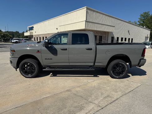 Used 2026 RAM 2500 Big Horn AWD/4WD image 2