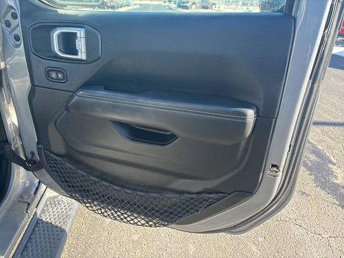 Used 2018 Jeep Wrangler Unlimited Sahara image 41