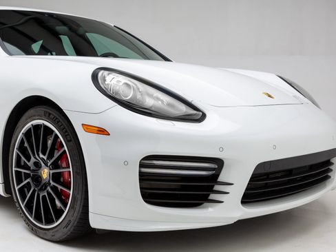 Used 2016 Porsche Panamera GTS image 33