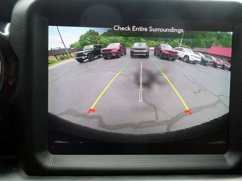 Used 2022 Jeep Wrangler Unlimited Sahara AWD/4WD image 13