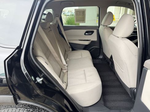 Used 2025 Nissan Rogue SV image 28