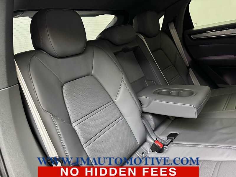 Used 2023 Porsche Cayenne Platinum Edition AWD/4WD image 18