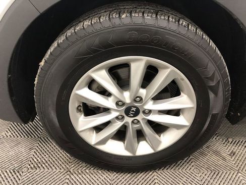 Used 2019 Kia Sorento LX image 27